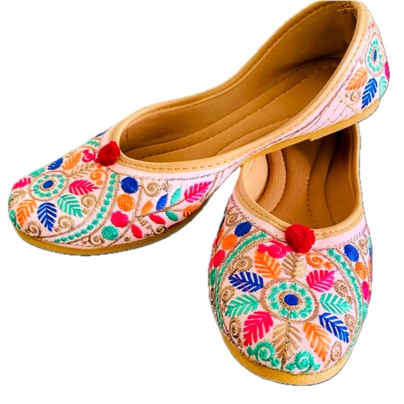 Ethnic Indian Wear Shoes - Womens jodhpuri jutti. Boho ballet flats. NEW. Size 8(11). Embroidered footwear.